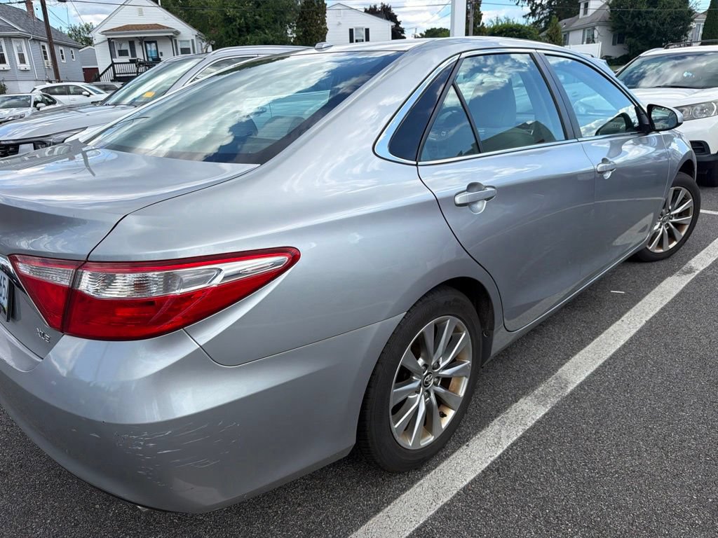 Used 2015 Toyota Camry XLE w/ Moonroof Package FWD image 3