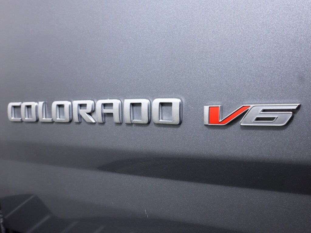 Used 2018 Chevrolet Colorado Z71 AWD/4WD image 38