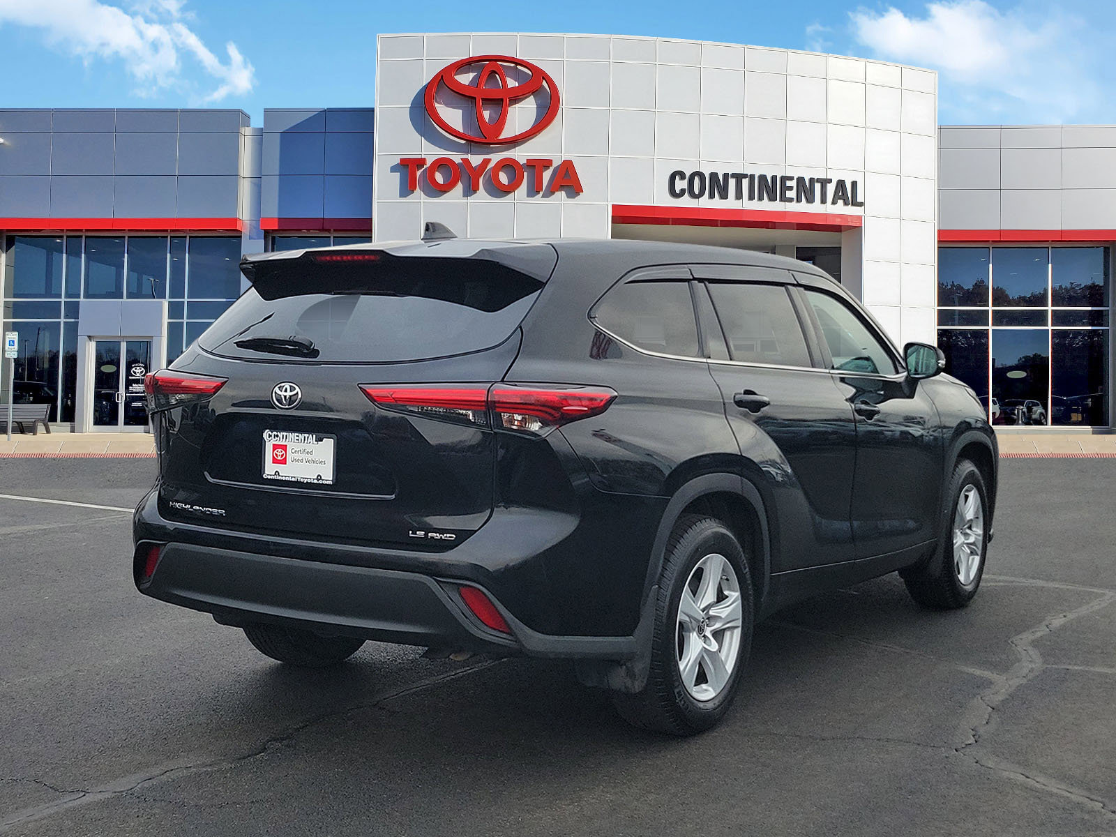 Certified 2020 Toyota Highlander LE image 5