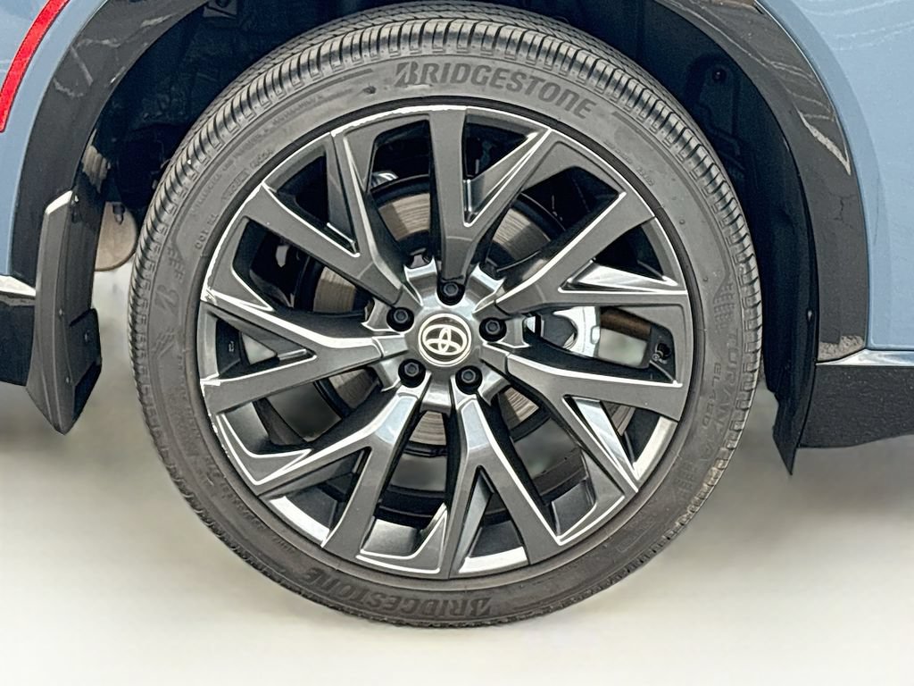 Certified 2025 Toyota Crown Signia AWD/4WD image 33