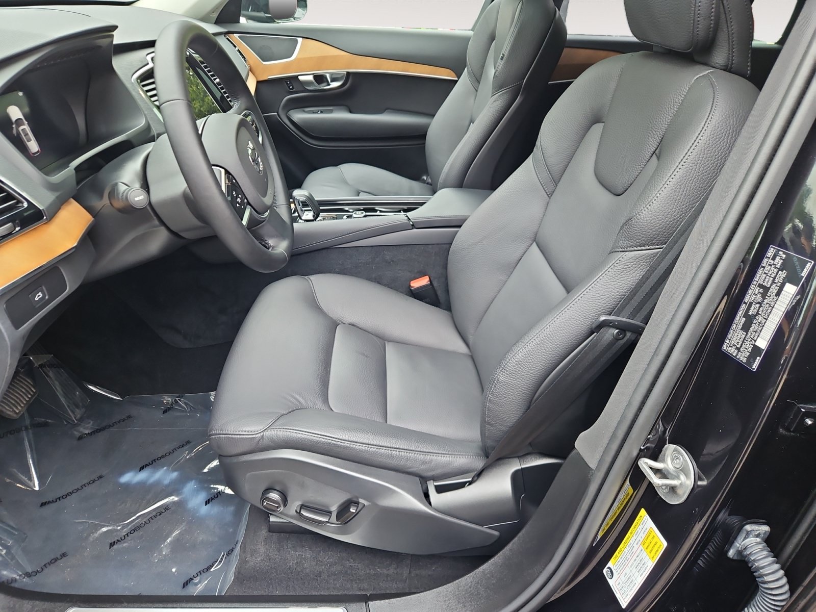 Used 2025 Volvo XC90 B6 Plus w/ Protection Package Premier AWD/4WD image 9