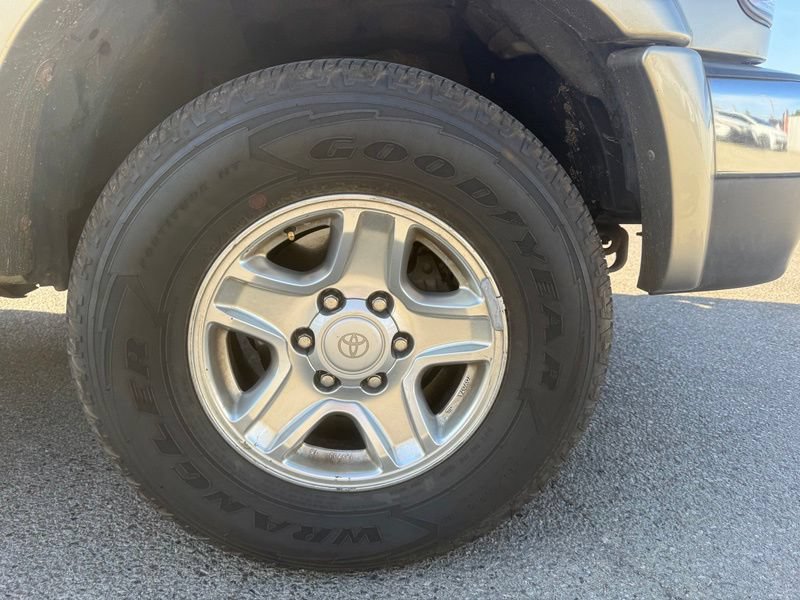 Used 2002 Toyota 4Runner SR5 w/ Leather Trim Pkg AWD/4WD image 13