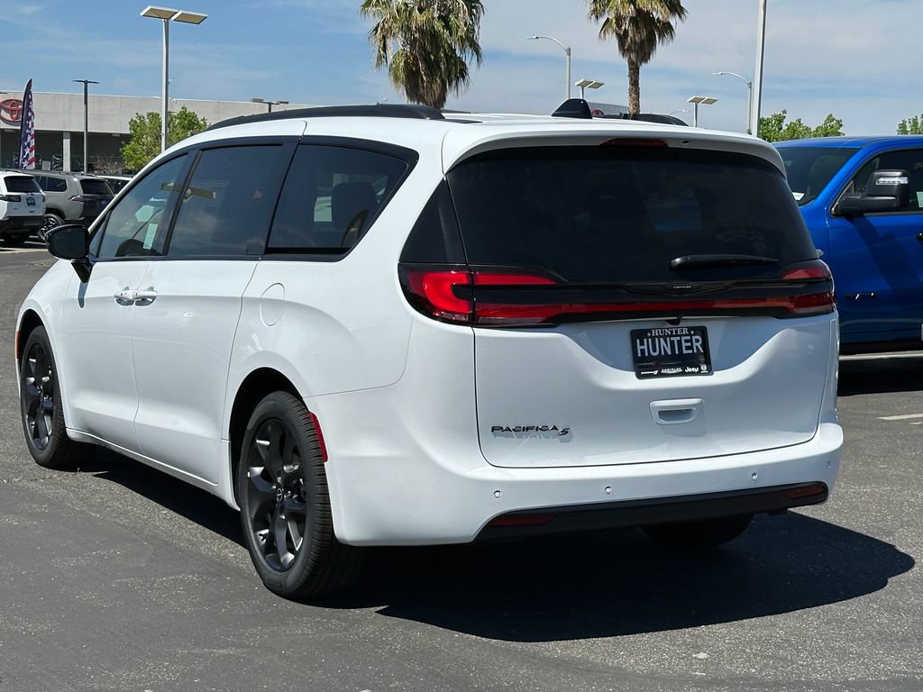 New 2026 Chrysler Pacifica Select FWD image 4
