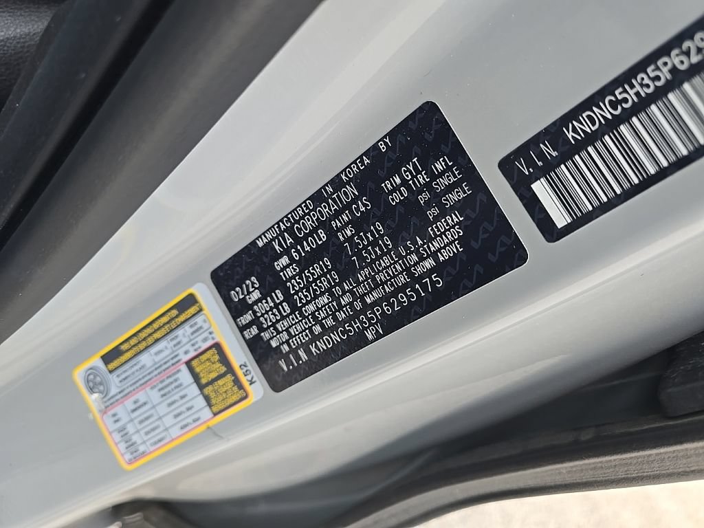 Used 2023 Kia Carnival EX FWD image 14