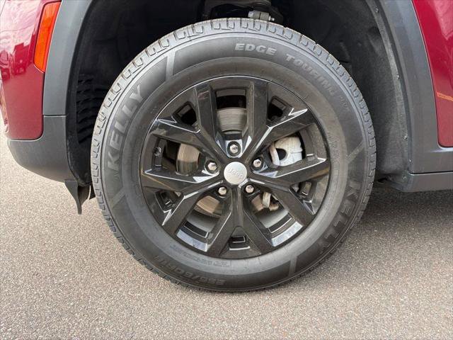 Certified 2023 Jeep Grand Cherokee Limited AWD/4WD image 10