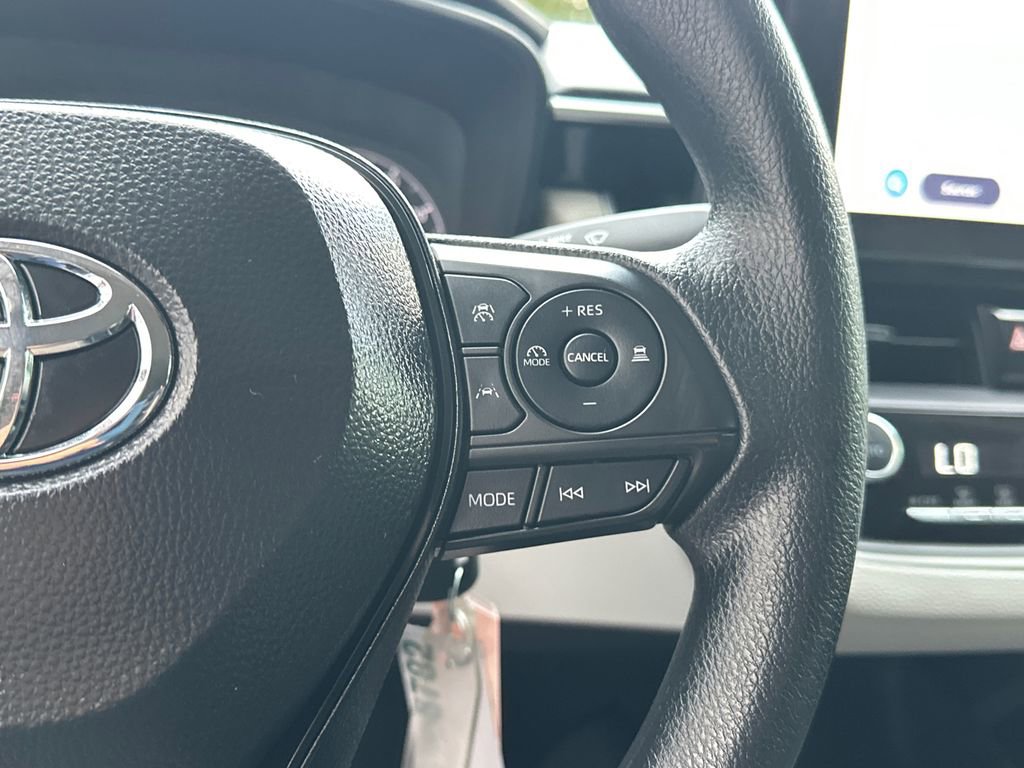 Used 2025 Toyota Corolla LE image 22