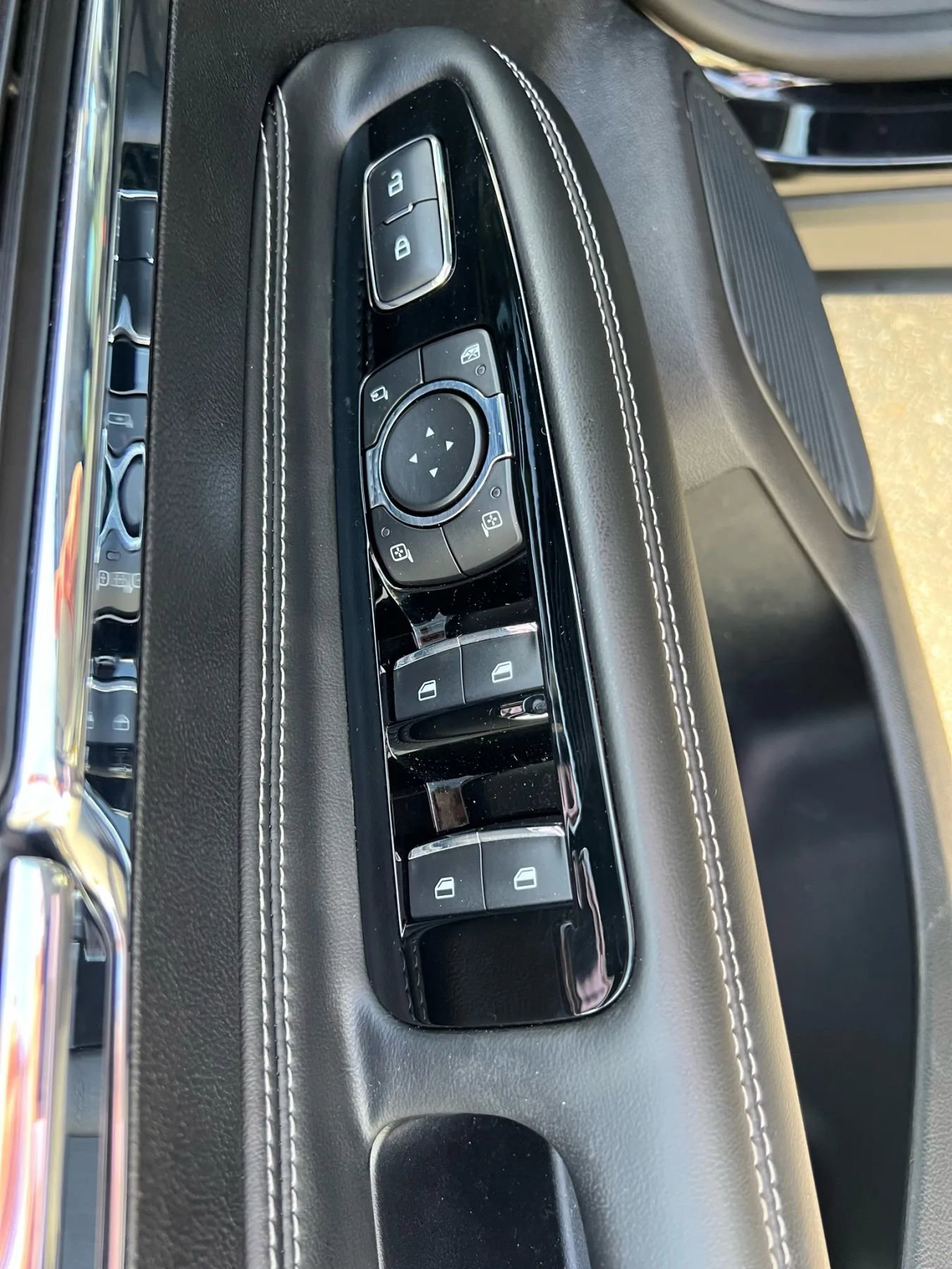 Used 2022 Lincoln Corsair AWD w/ Equipment Group 101A image 37