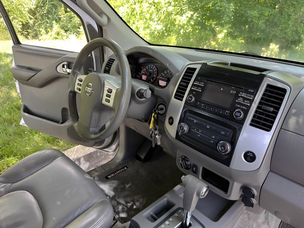 Used 2013 Nissan Frontier SV AWD/4WD image 28