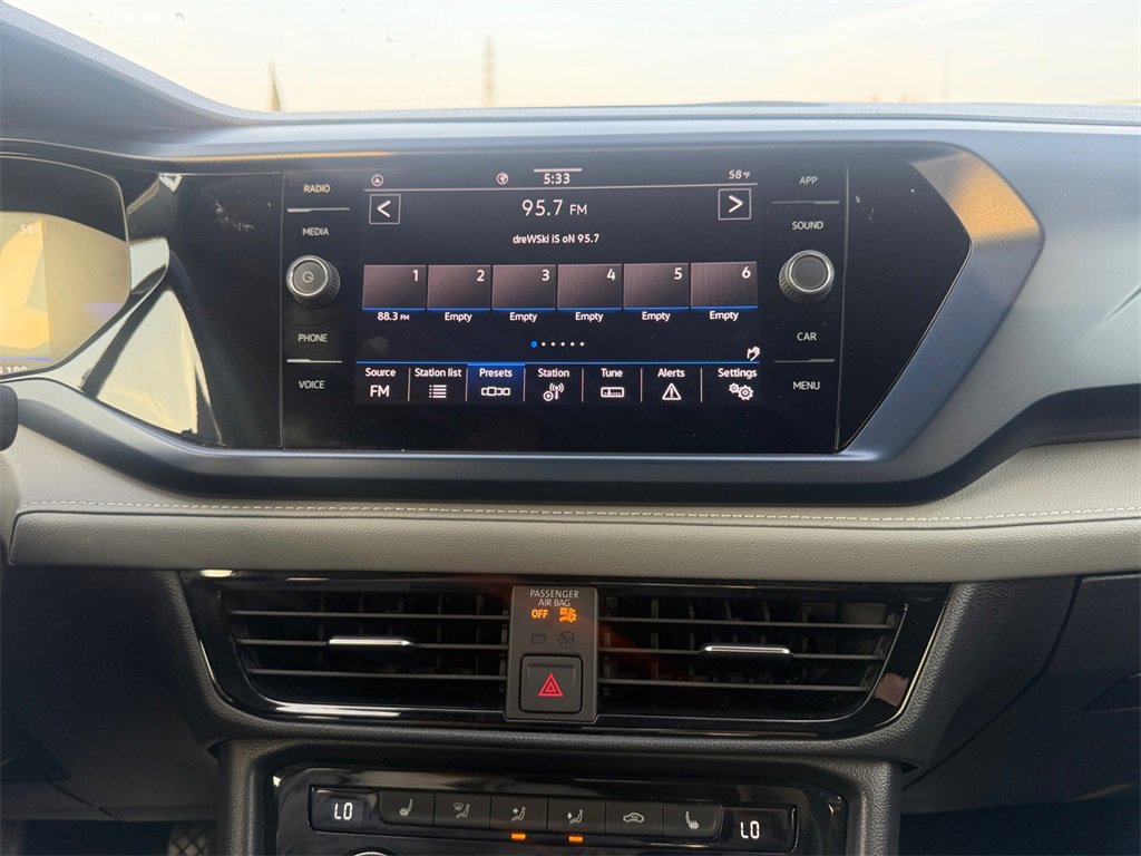 Used 2024 Volkswagen Taos SE image 21