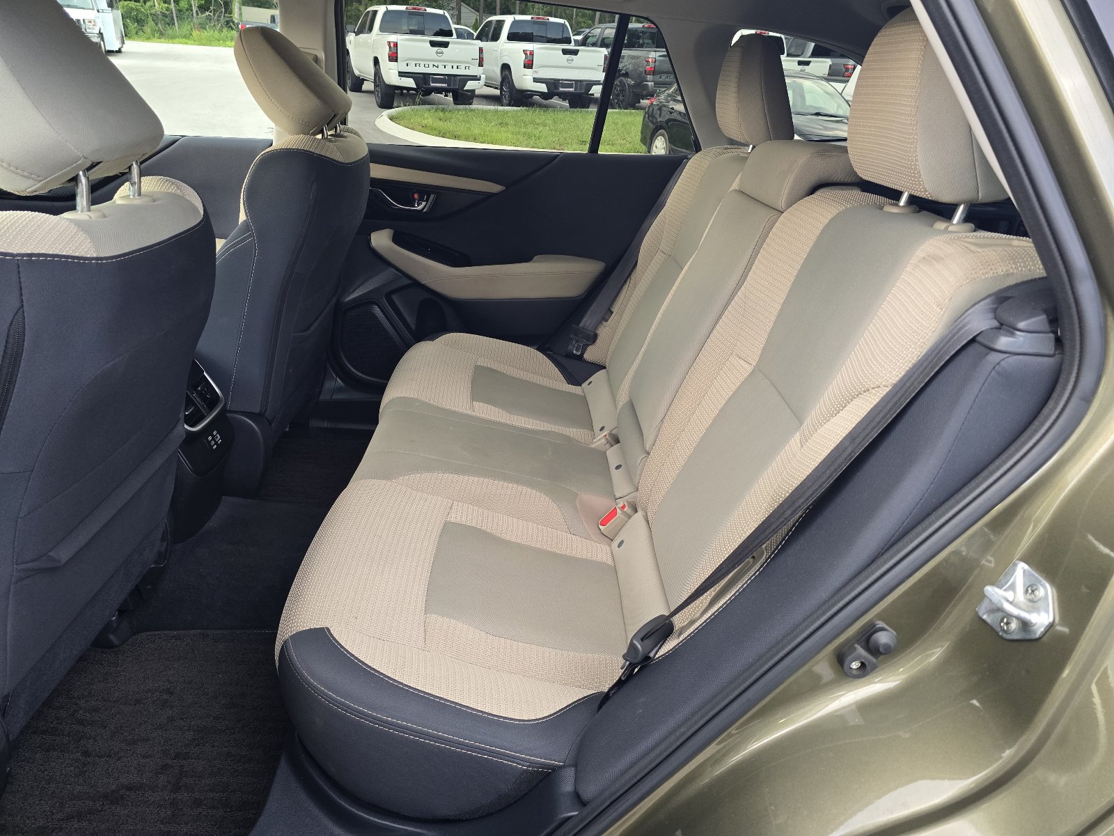 Used 2024 Subaru Outback Premium AWD/4WD image 13