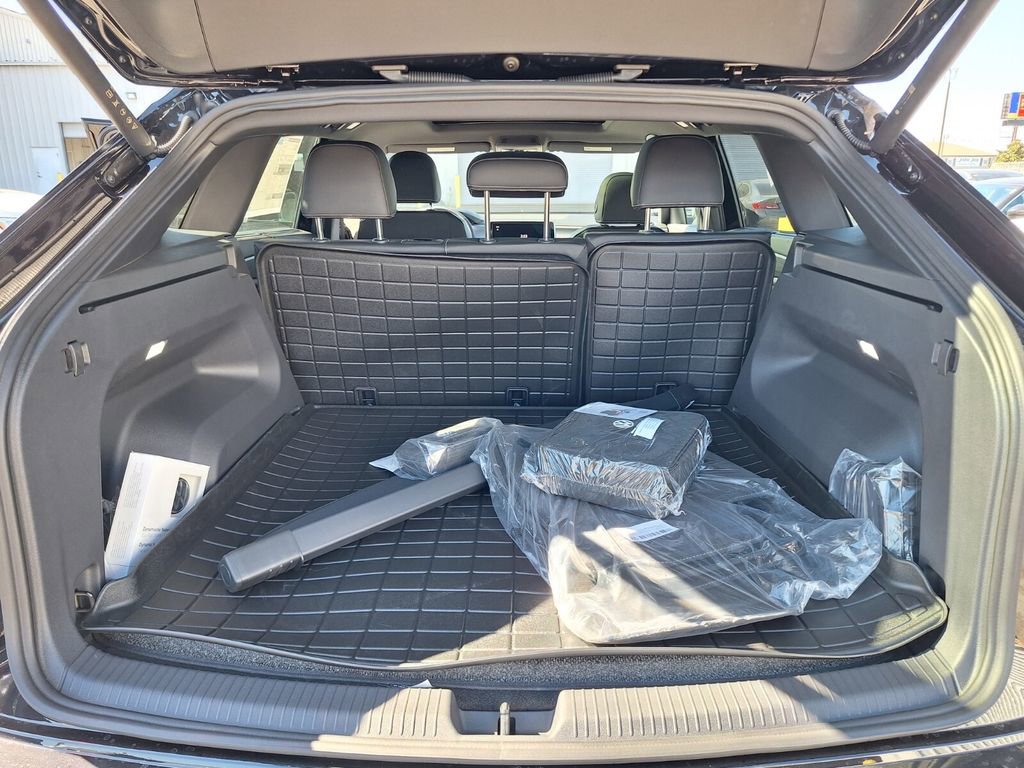 New 2026 Volkswagen Atlas Cross Sport SE image 15