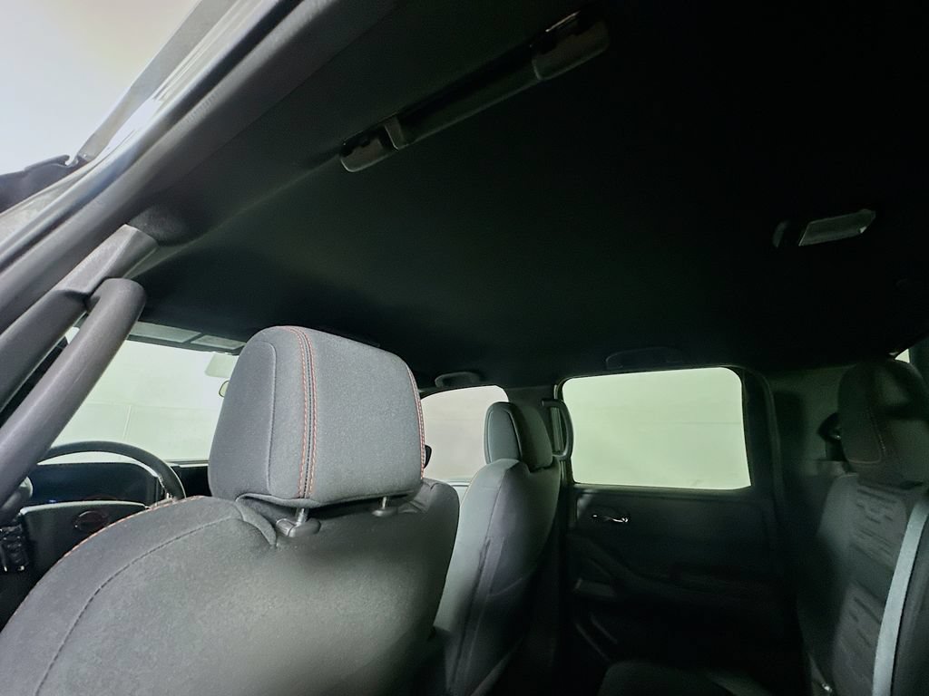 Used 2025 Nissan Frontier PRO-4X AWD/4WD image 12
