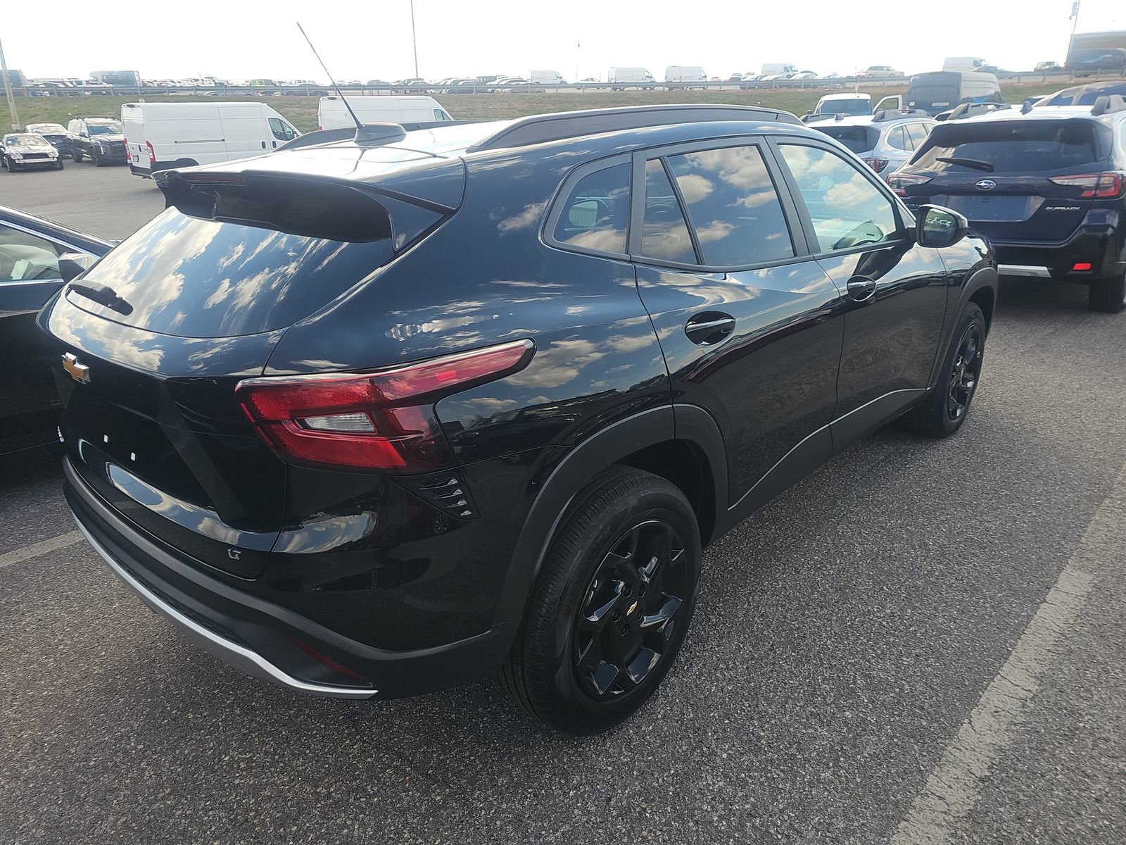 Used 2025 Chevrolet Trax LT w/ LT Convenience Package image 5