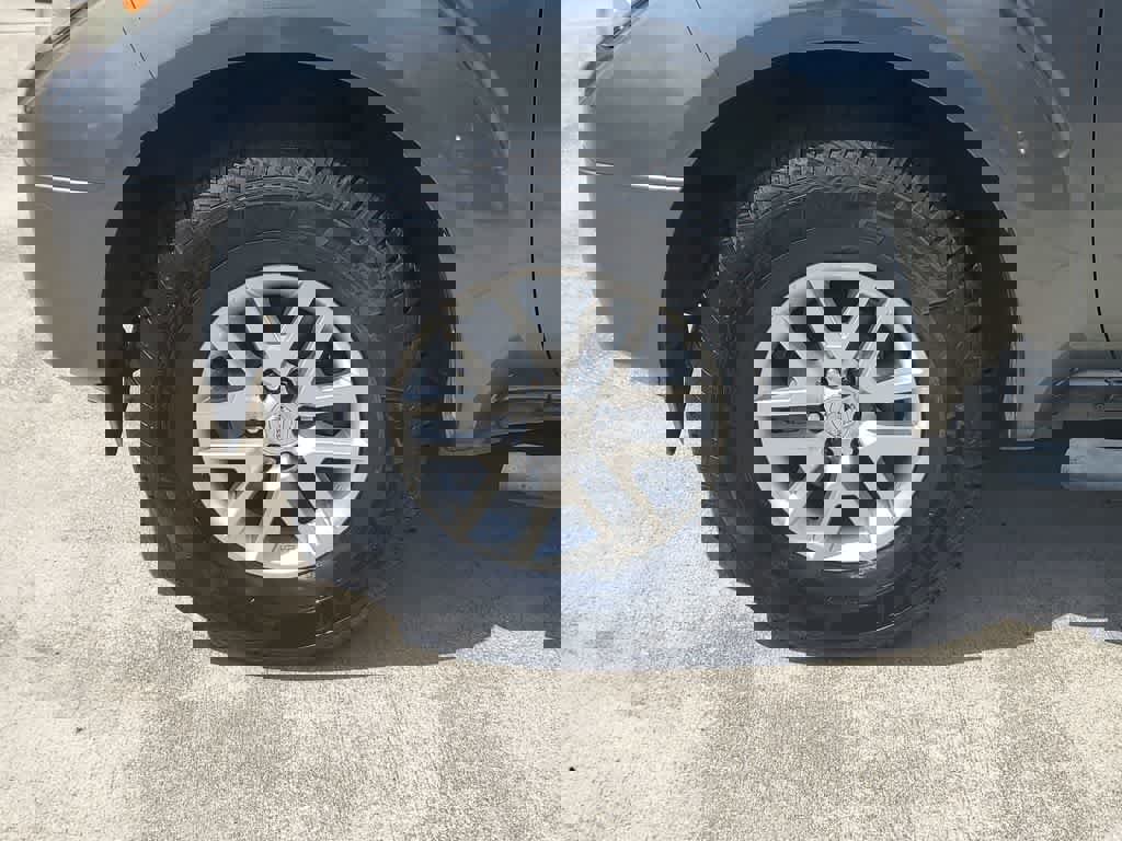 Used 2016 Nissan Frontier SV w/ SV Value Truck Package image 5