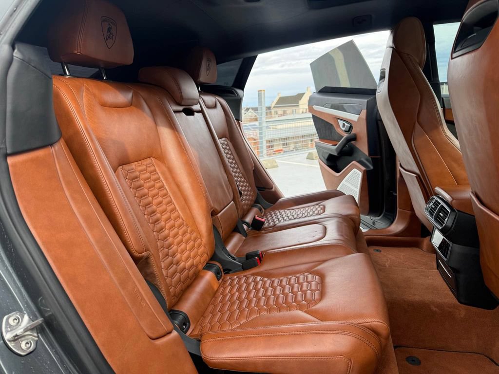 Used 2019 Lamborghini Urus AWD/4WD image 7