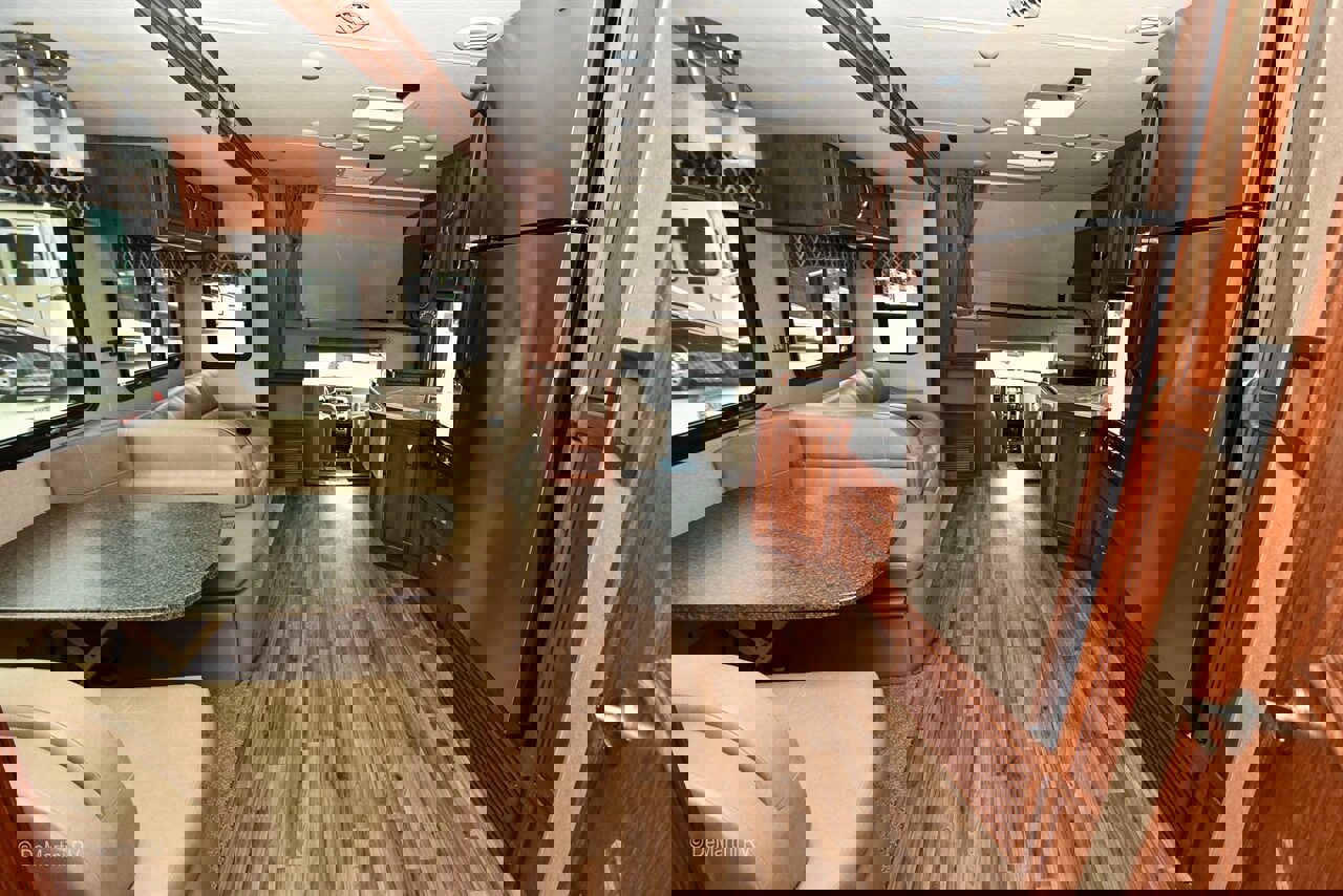 Used 2017 RAM 5500 SLT w/ Quick Order Package 29G SLT AWD/4WD image 10