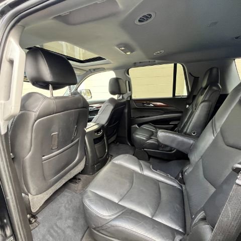 Used 2018 Cadillac Escalade Luxury image 16