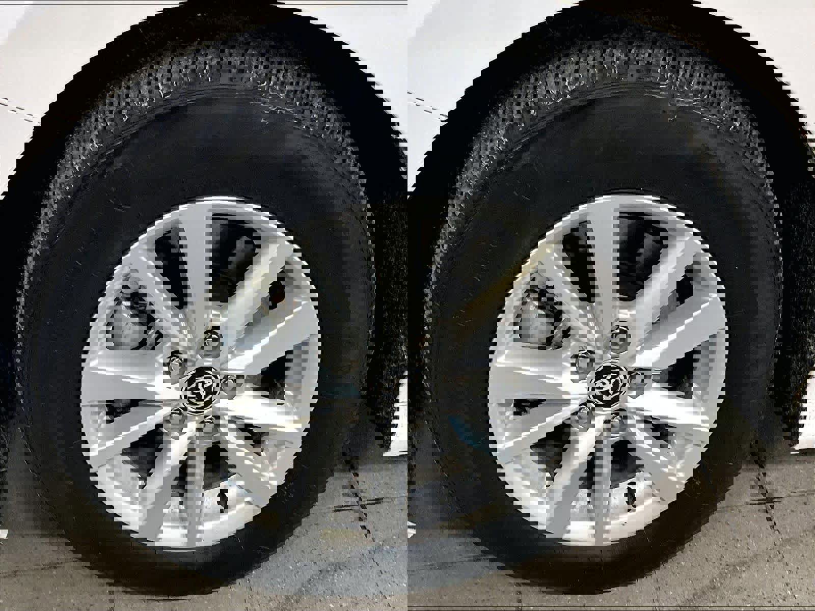 Used 2025 Toyota Camry LE image 7