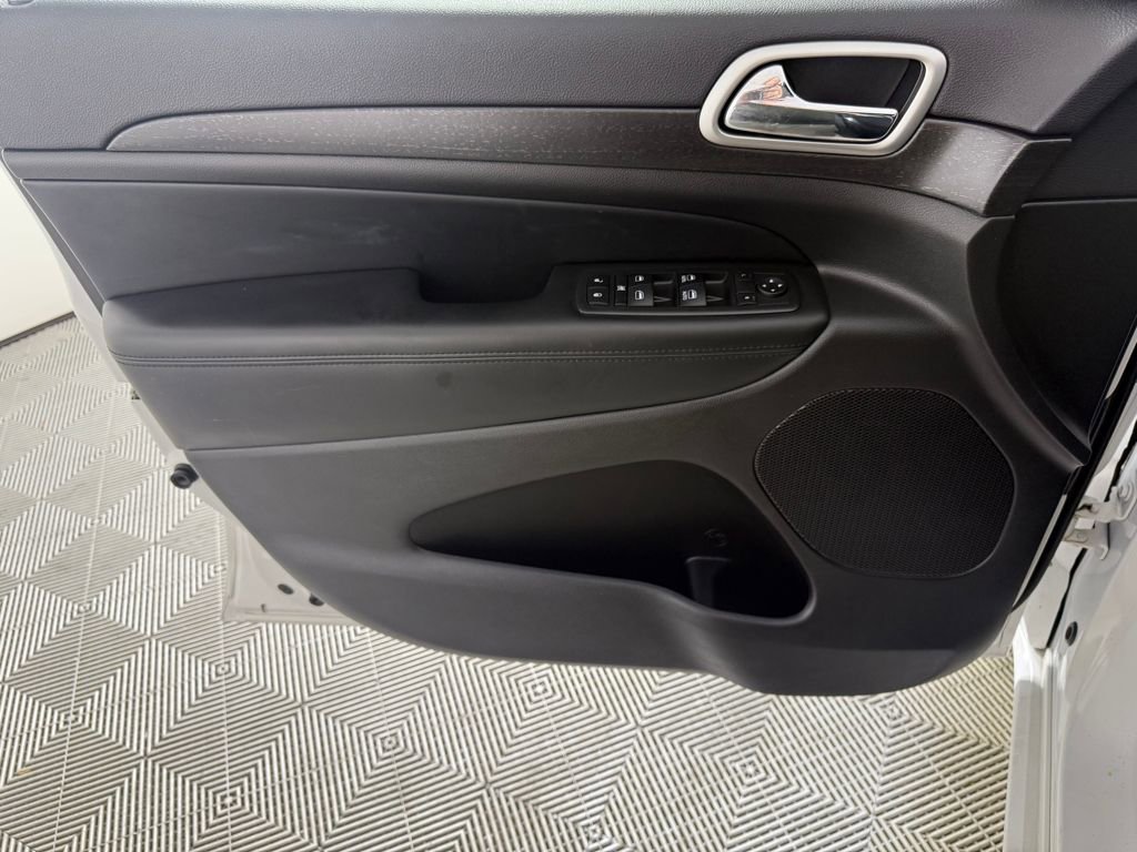 Used 2018 Jeep Grand Cherokee Laredo image 9