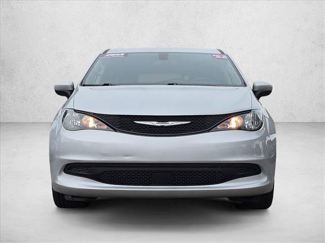Used 2022 Chrysler Voyager LX FWD image 2