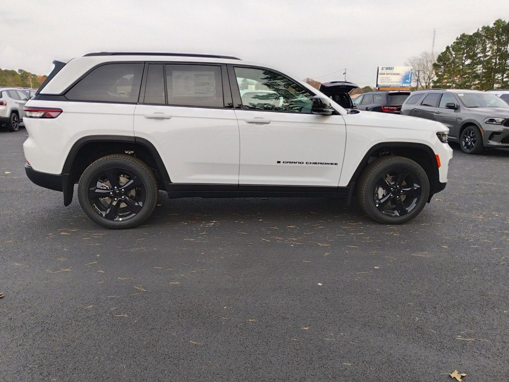 New 2025 Jeep Grand Cherokee Limited w/ Luxury Tech Group II image 4