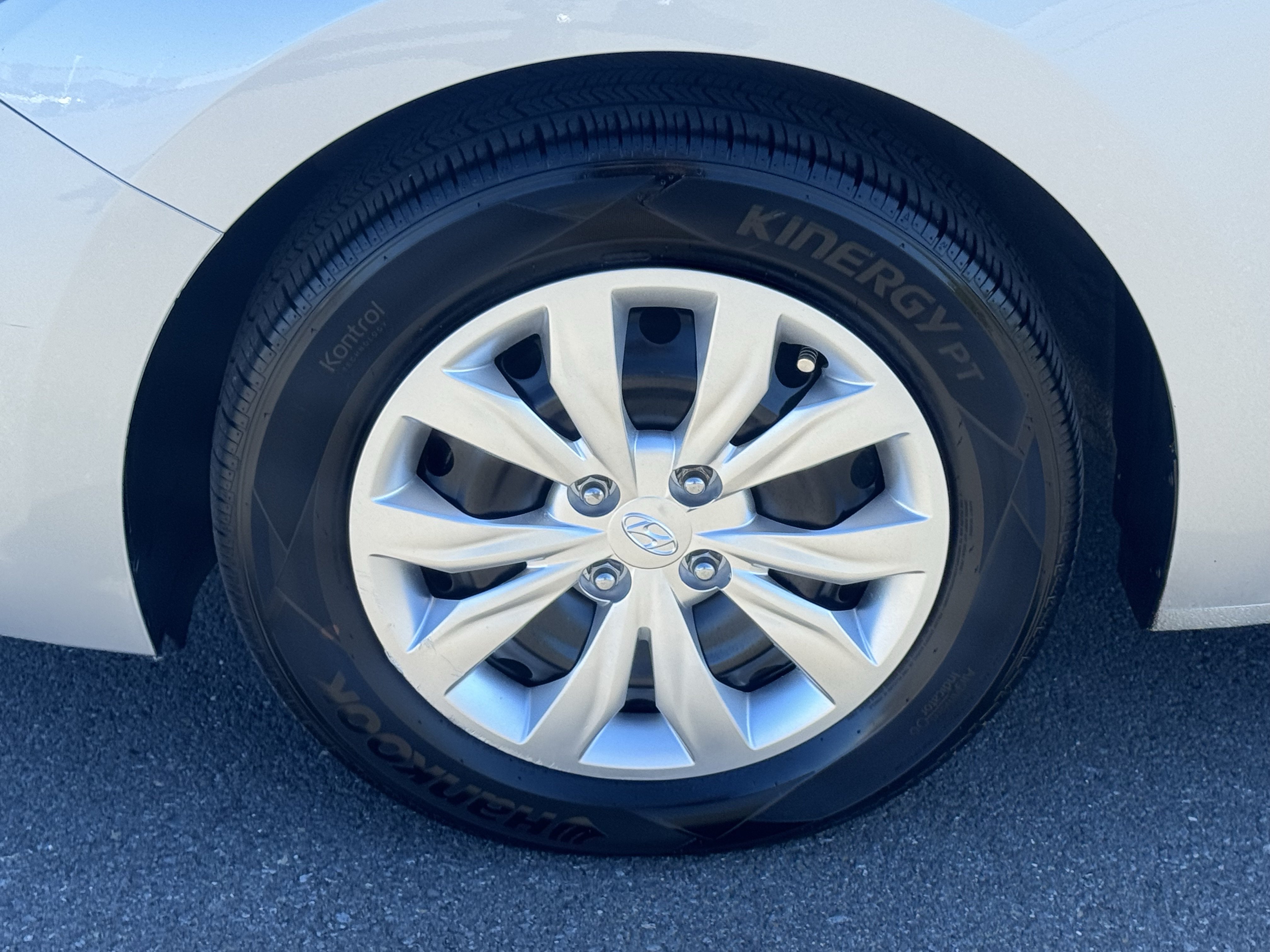 Used 2019 Hyundai Accent SE FWD image 11