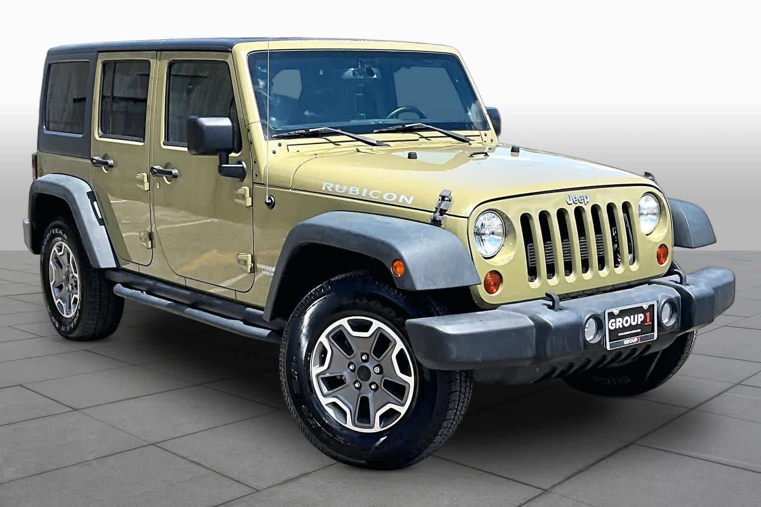 Used 2013 Jeep Wrangler Unlimited Rubicon w/ Connectivity Group AWD/4WD image 3