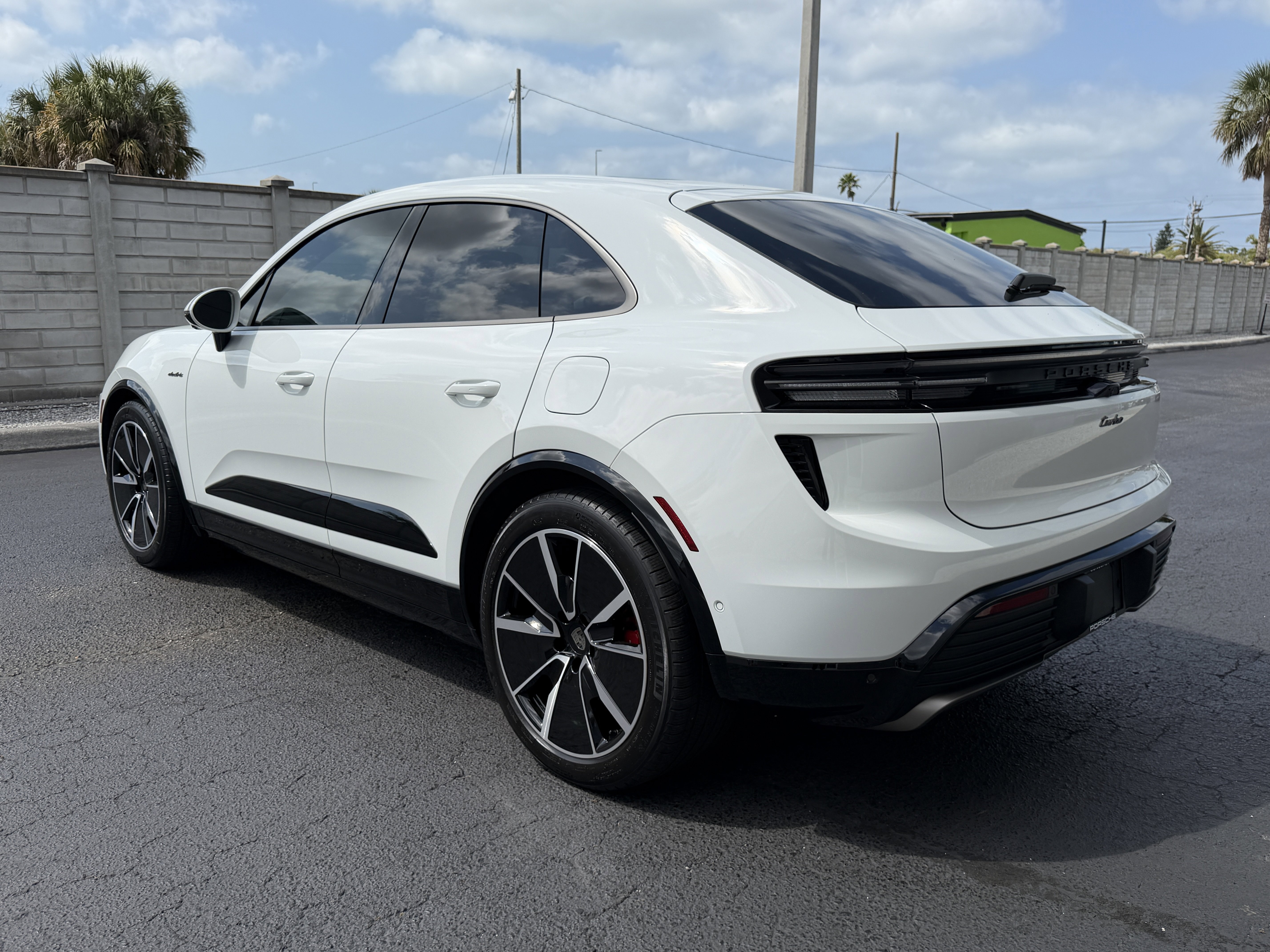 Certified 2024 Porsche Macan Turbo Electric image 3