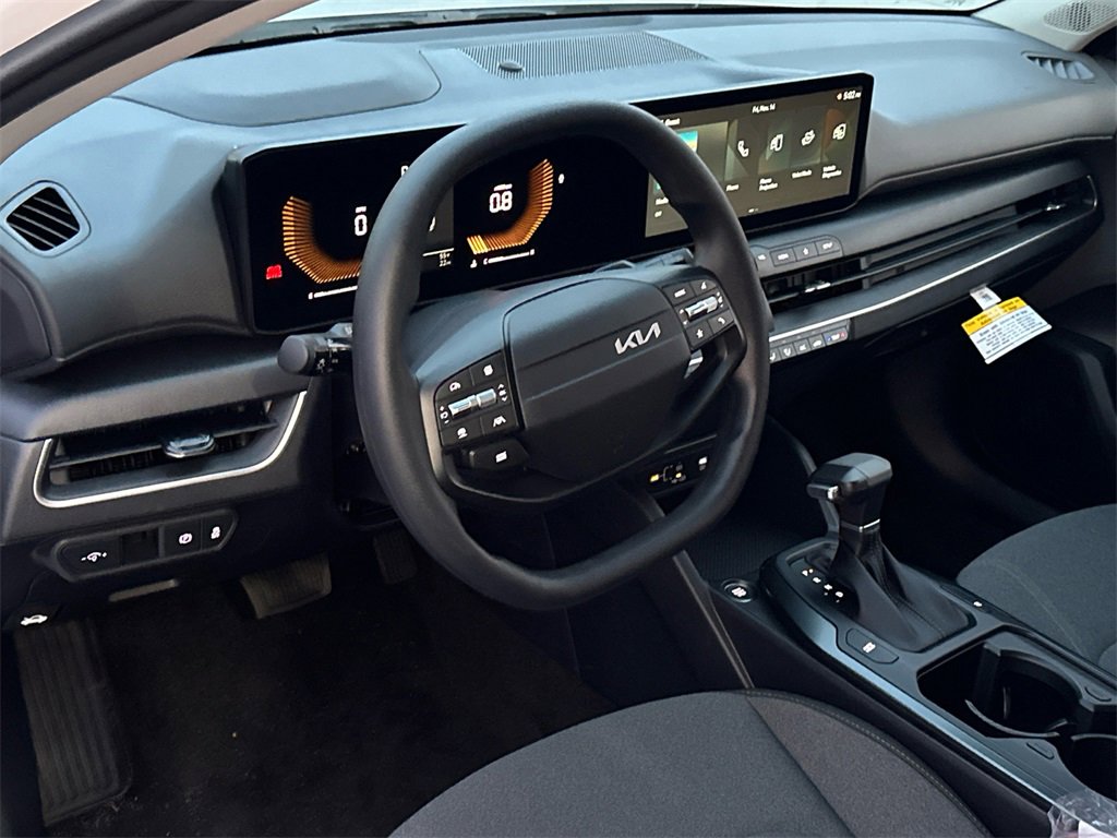 New 2025 Kia K4 LXS image 17