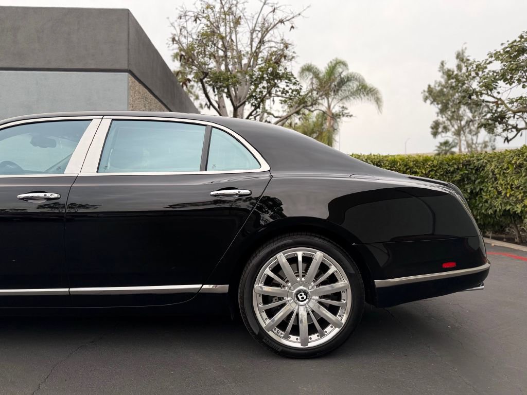 Used 2013 Bentley Mulsanne image 14