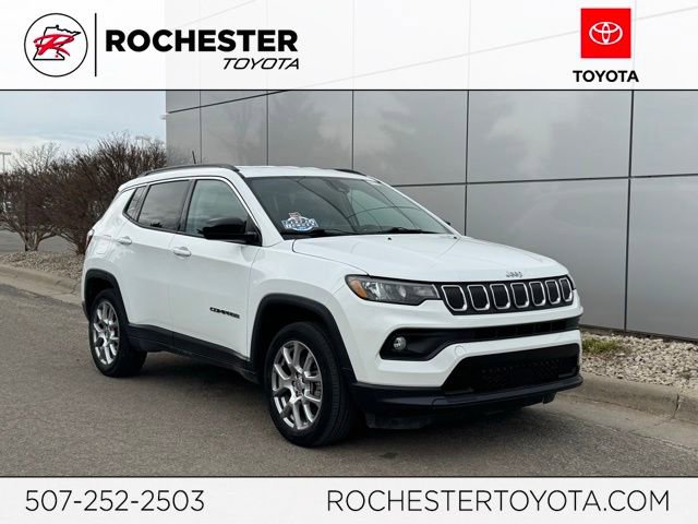 Used 2022 Jeep Compass Latitude image 1