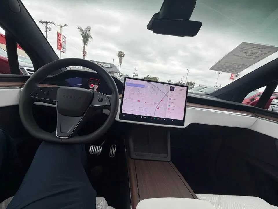 Used 2025 Tesla Model X AWD/4WD image 9