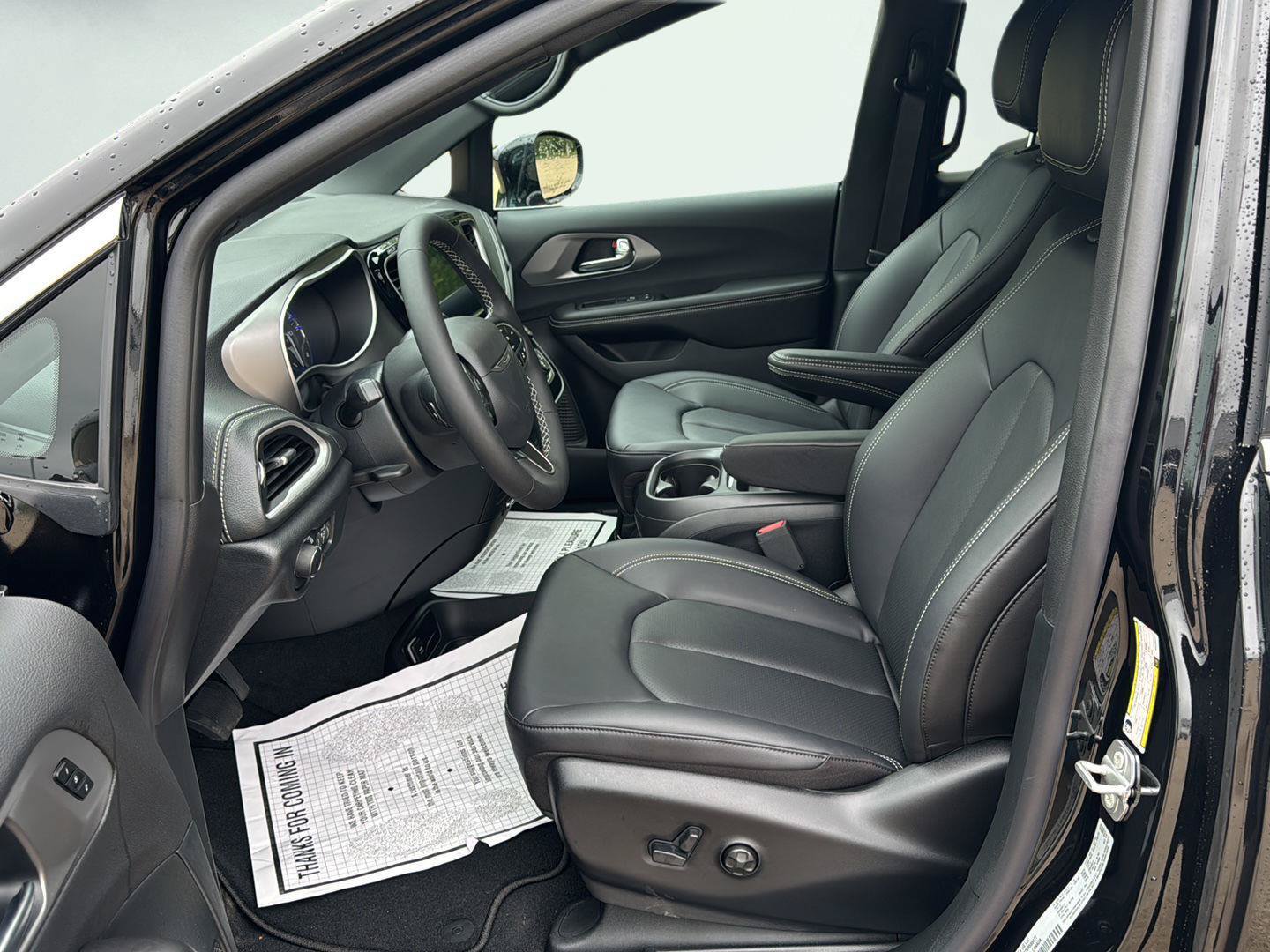New 2027 Chrysler Pacifica Select FWD image 2