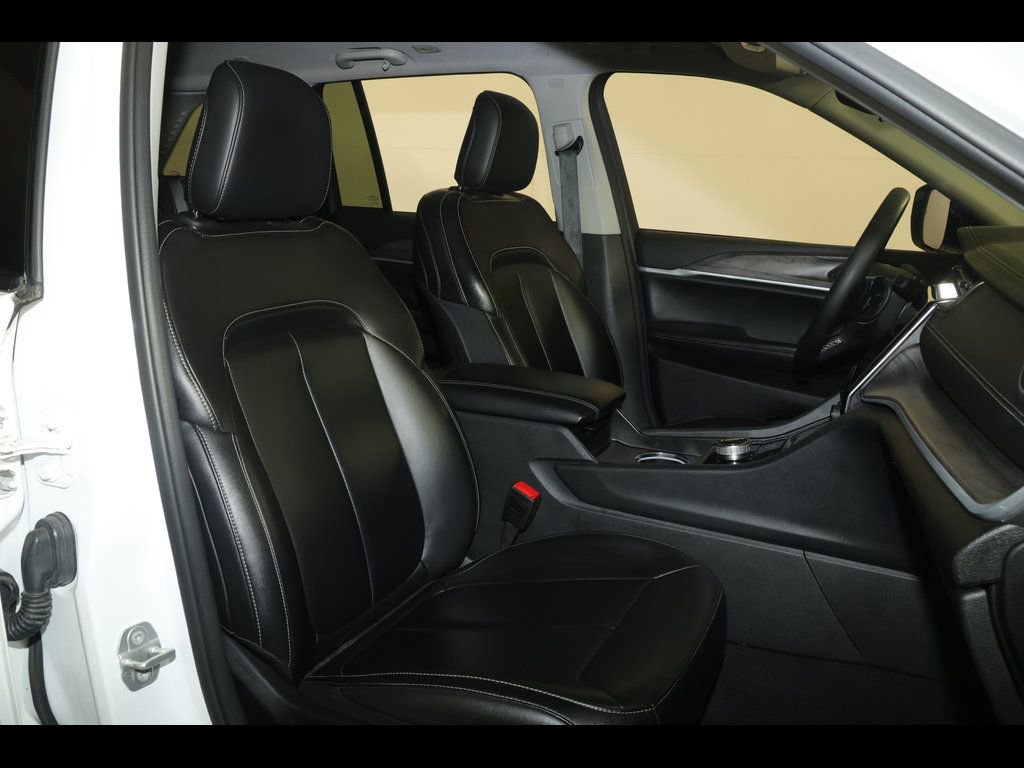 Used 2024 Jeep Grand Cherokee Limited image 30