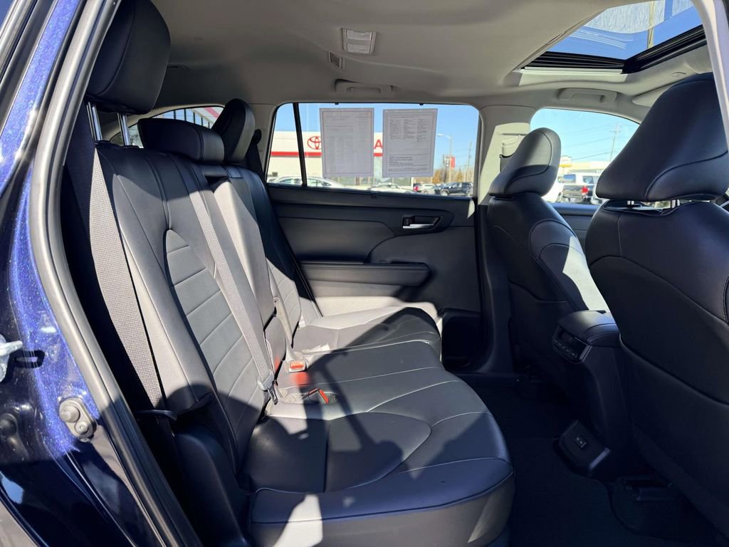 Certified 2024 Toyota Highlander XLE image 14