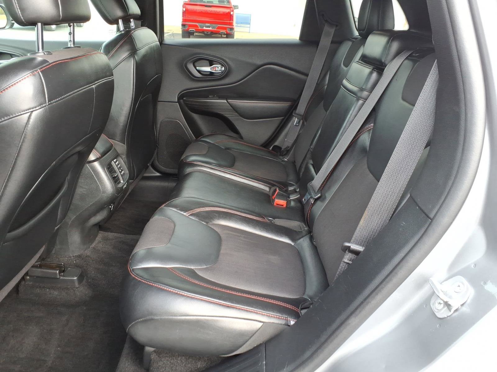 Used 2014 Jeep Cherokee Trailhawk image 9