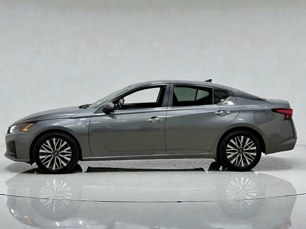Used 2023 Nissan Altima 2.5 SV image 16