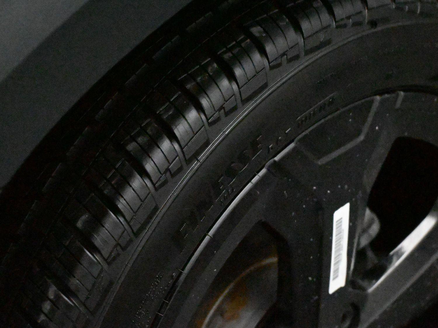 Certified 2025 Volkswagen Taos SE AWD/4WD image 13