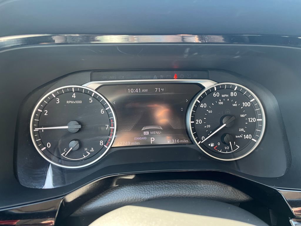 Used 2024 Nissan Pathfinder SV FWD image 14