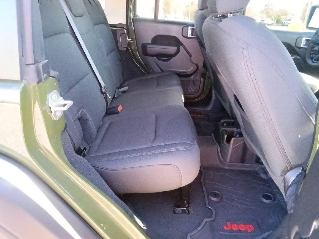 Used 2022 Jeep Wrangler Unlimited Sport image 29