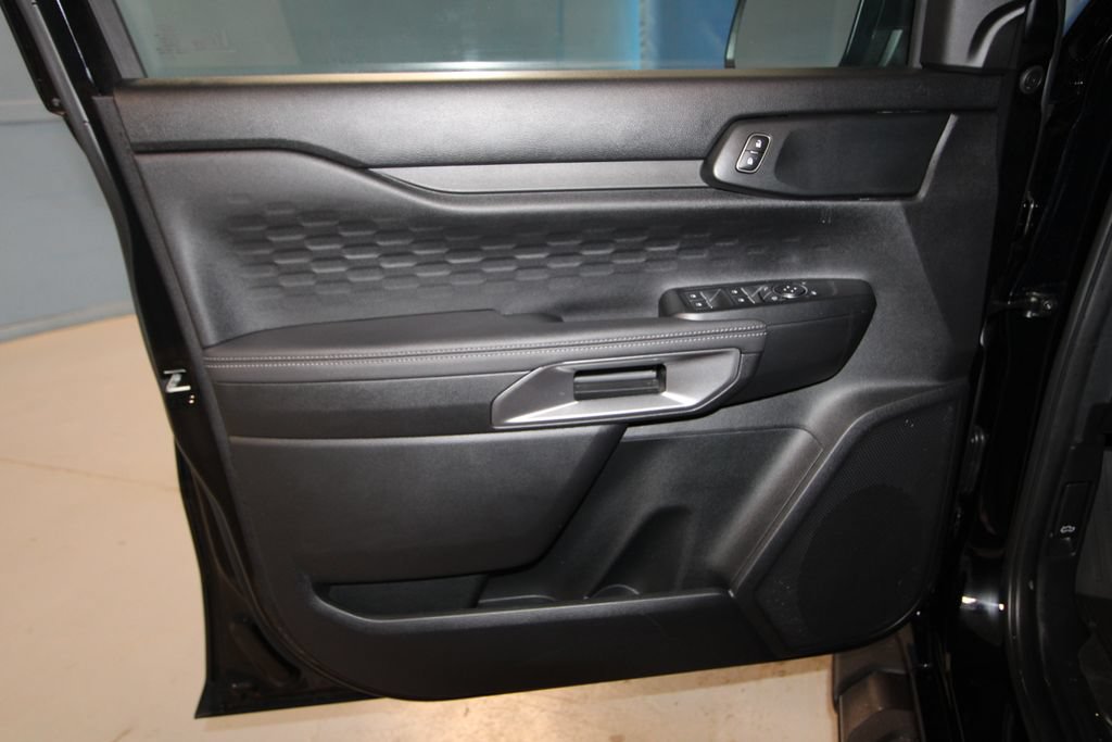 Used 2025 Ford Ranger XLT w/ Equipment Group 301A High AWD/4WD image 5