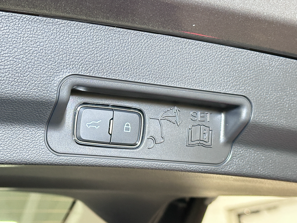 Used 2026 Ford Explorer Active w/ Active Comfort Package AWD/4WD image 19