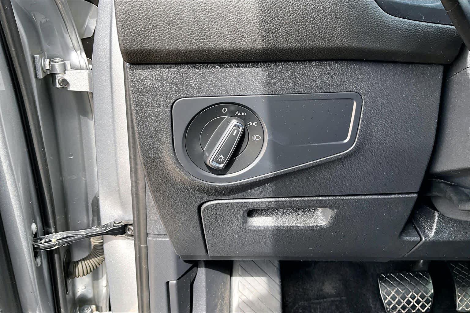 Used 2022 Volkswagen Tiguan SE FWD image 34