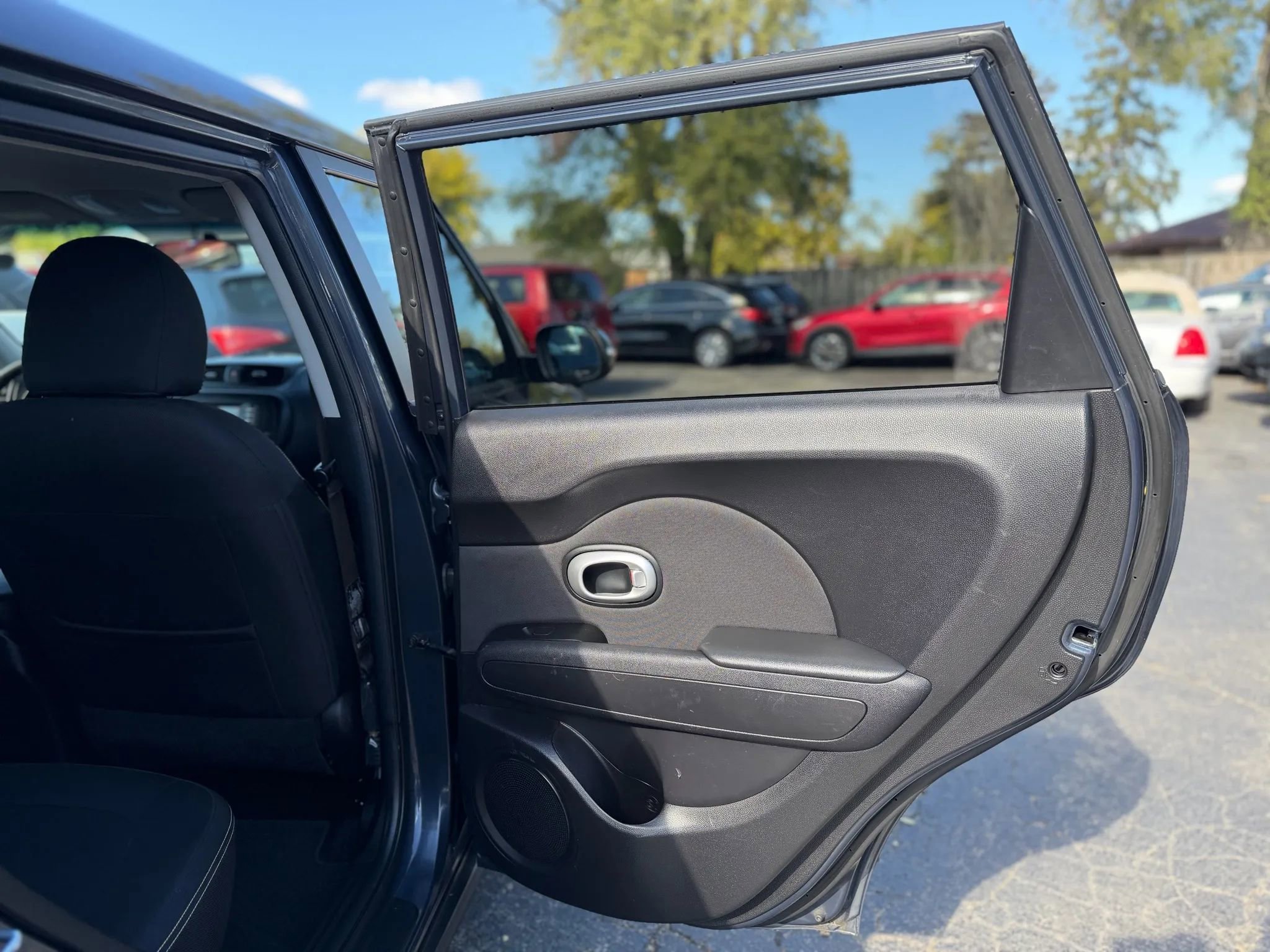 Used 2014 Kia Soul + image 25