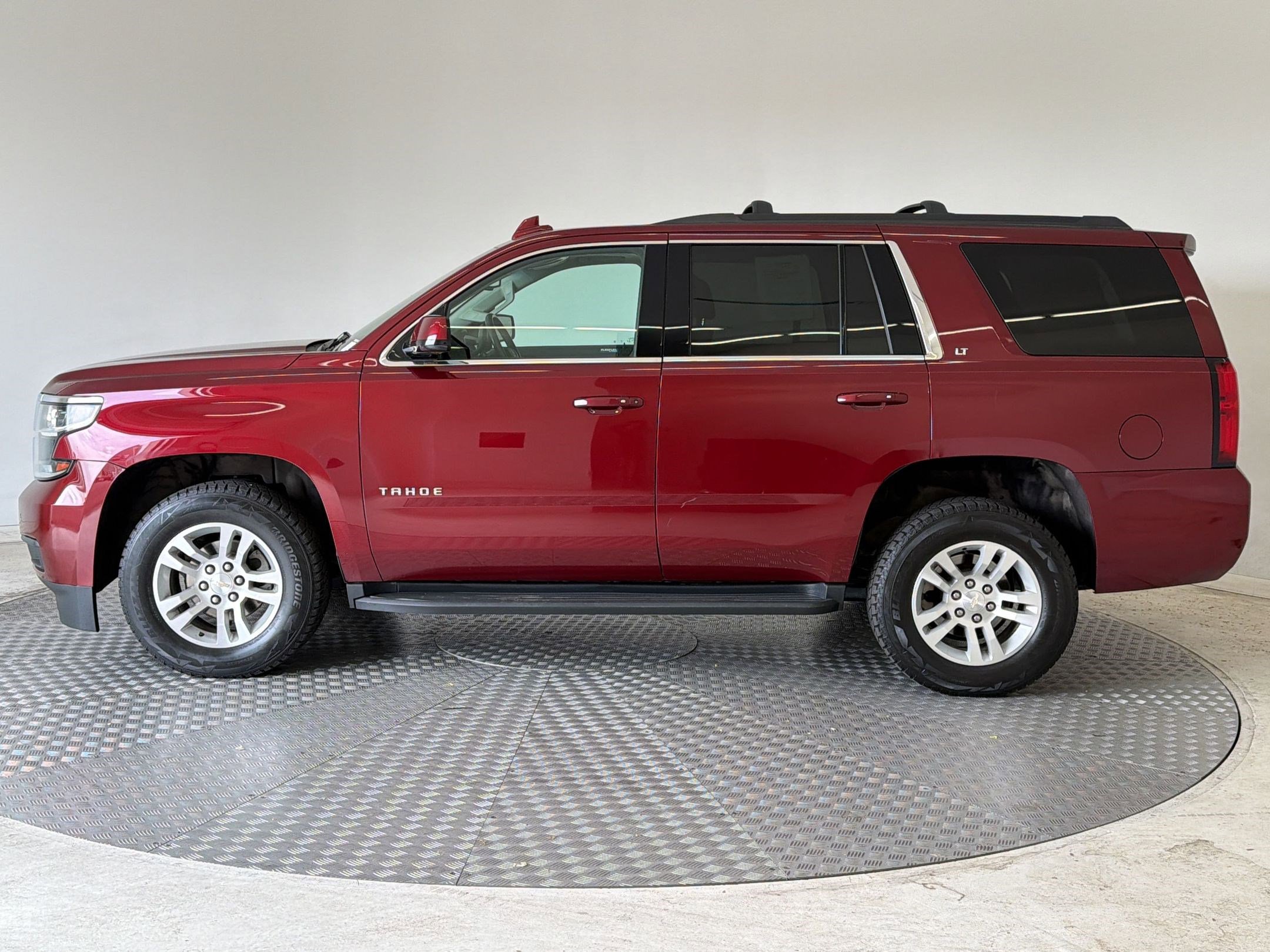 Used 2019 Chevrolet Tahoe LT image 2