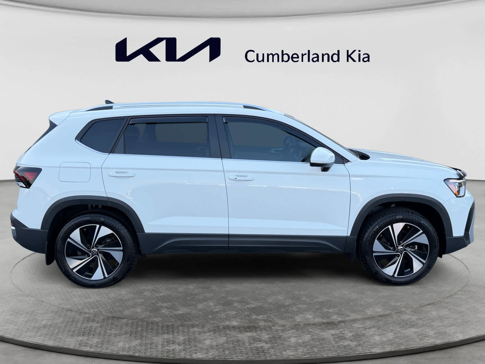 Used 2025 Volkswagen Taos SE w/ Panoramic Sunroof Package AWD/4WD image 6