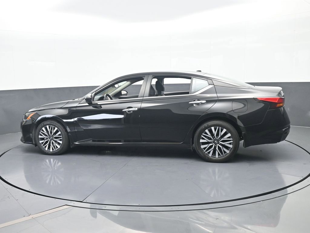 Used 2024 Nissan Altima 2.5 SV image 3