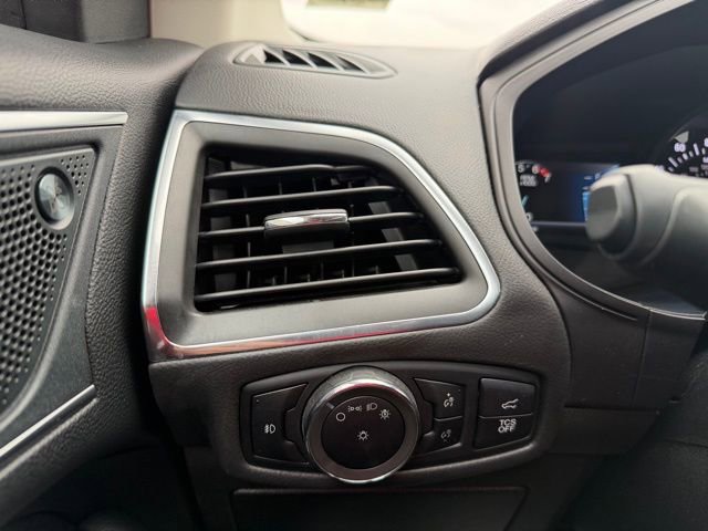 Used 2024 Ford Edge Titanium AWD/4WD image 25