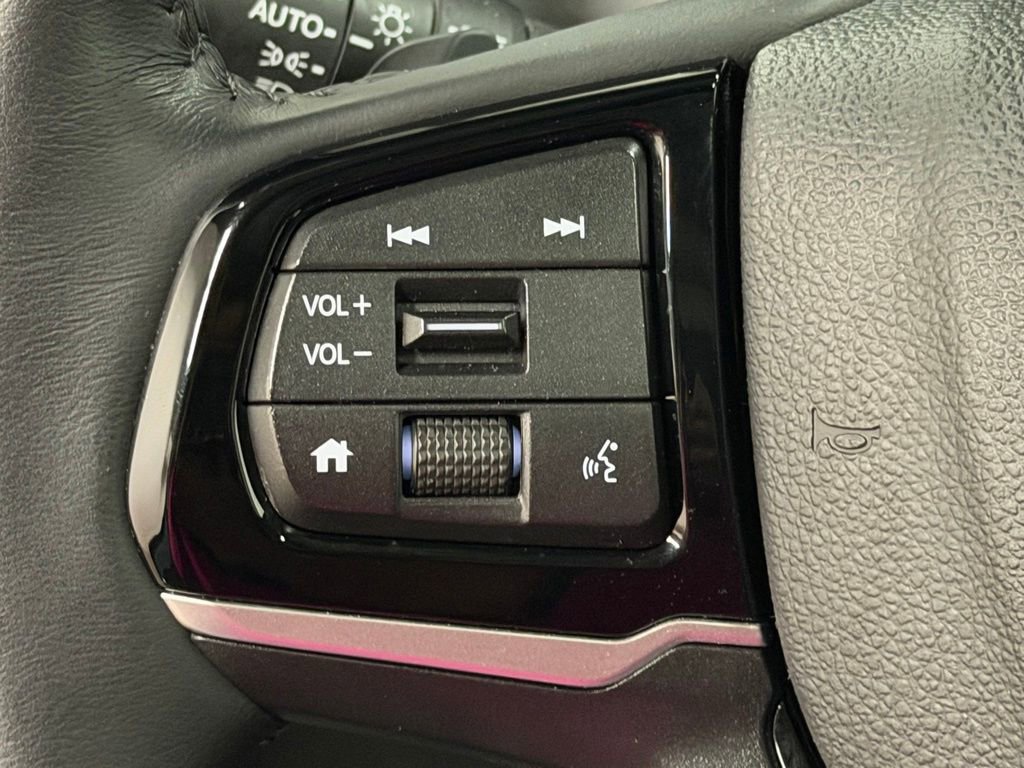Used 2025 Honda Odyssey Touring image 42