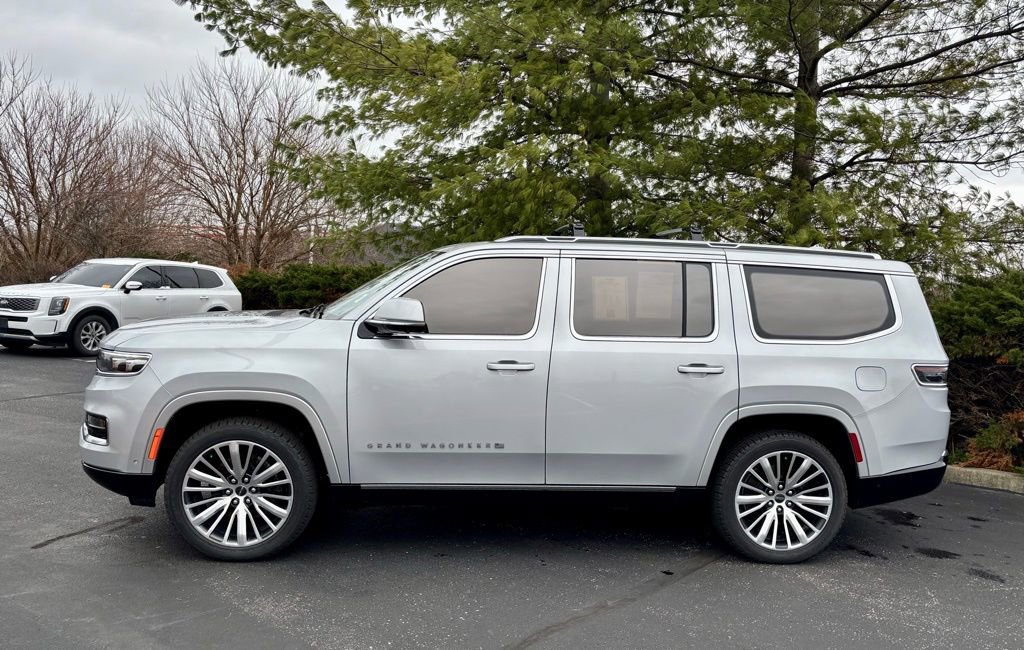 Used 2022 Jeep Grand Wagoneer Series III w/ Rear Seat Video Group 1 image 4